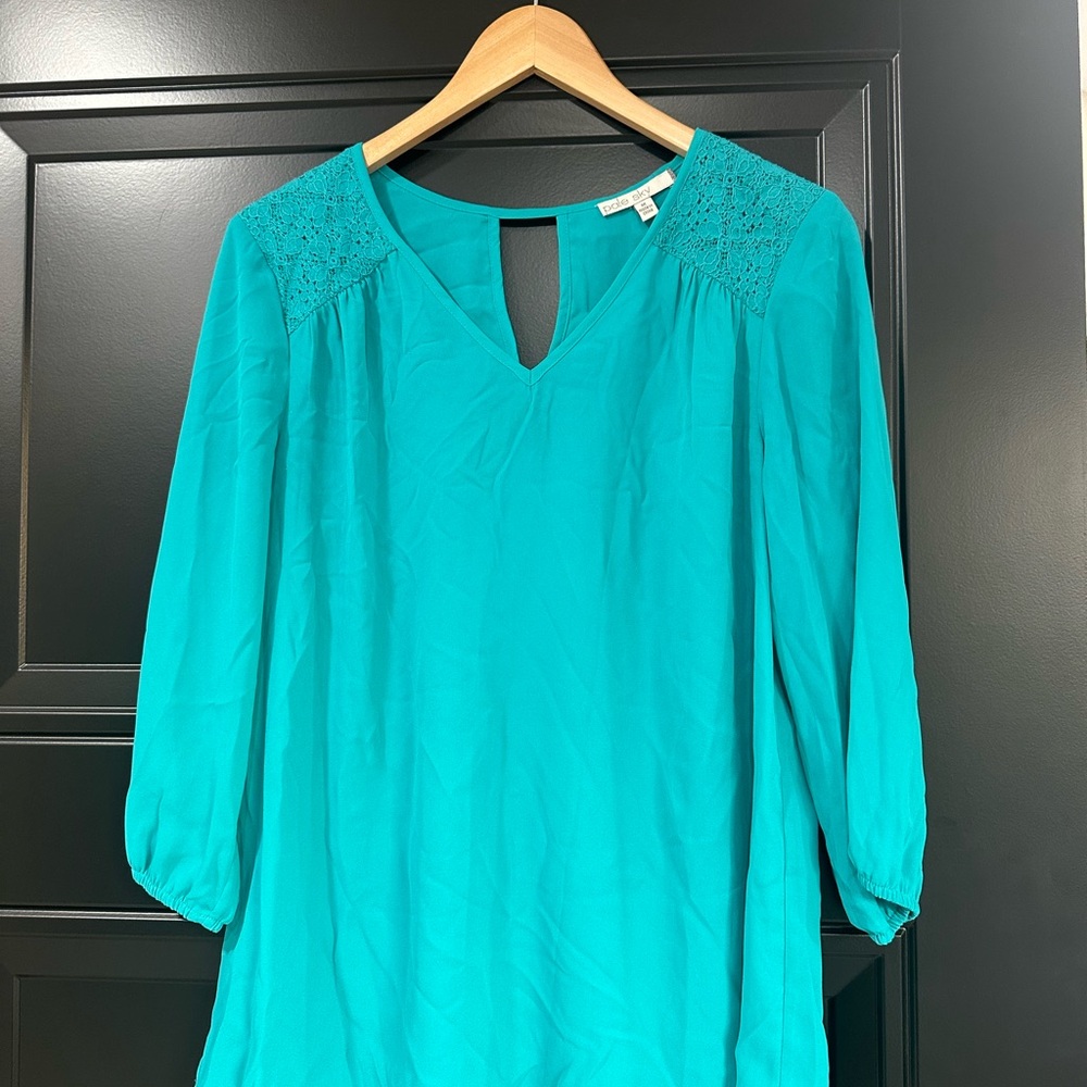 Chic Teal Blouse with Lace Accents